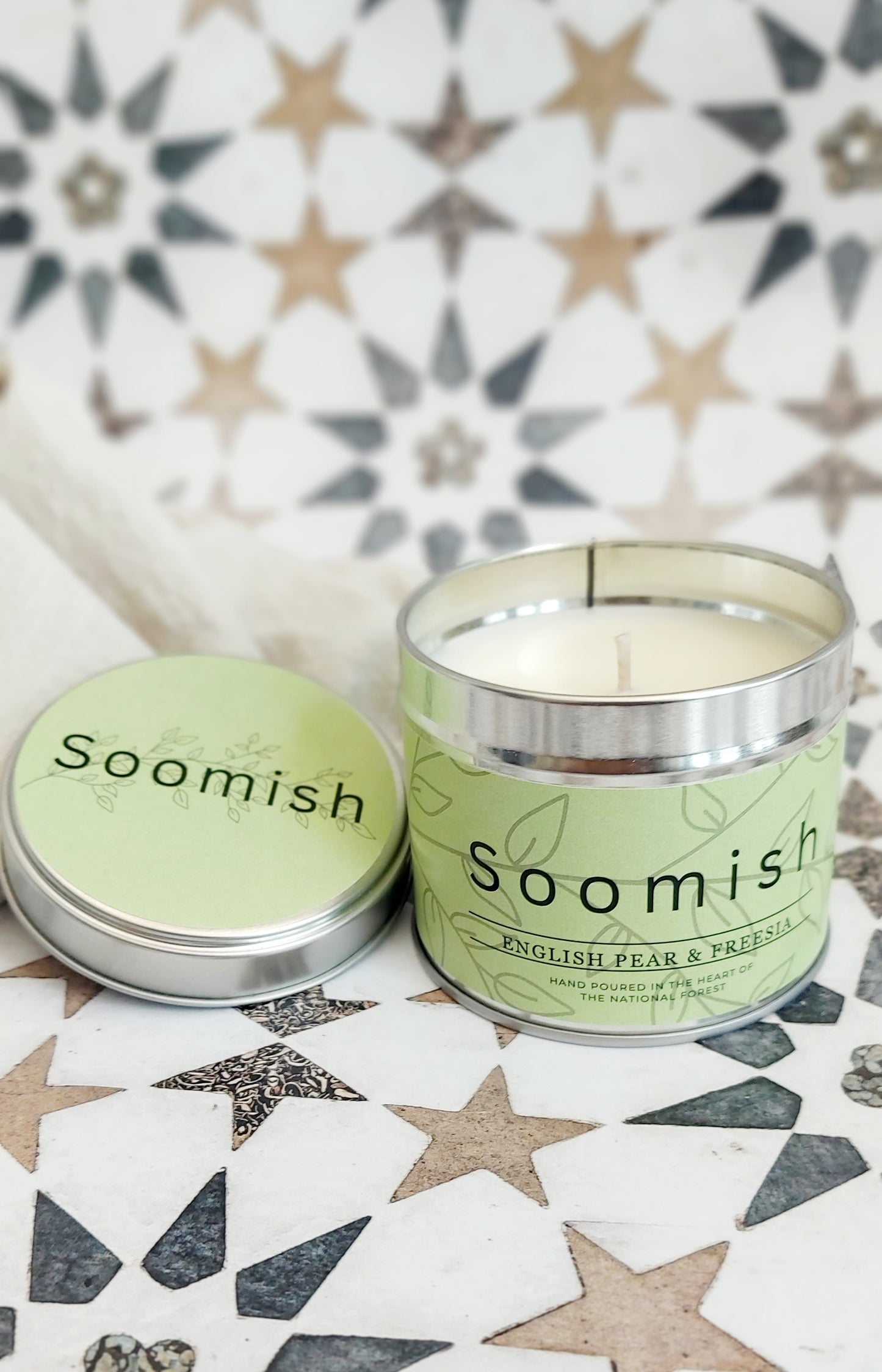 English Pear & Freesia Tin Candle