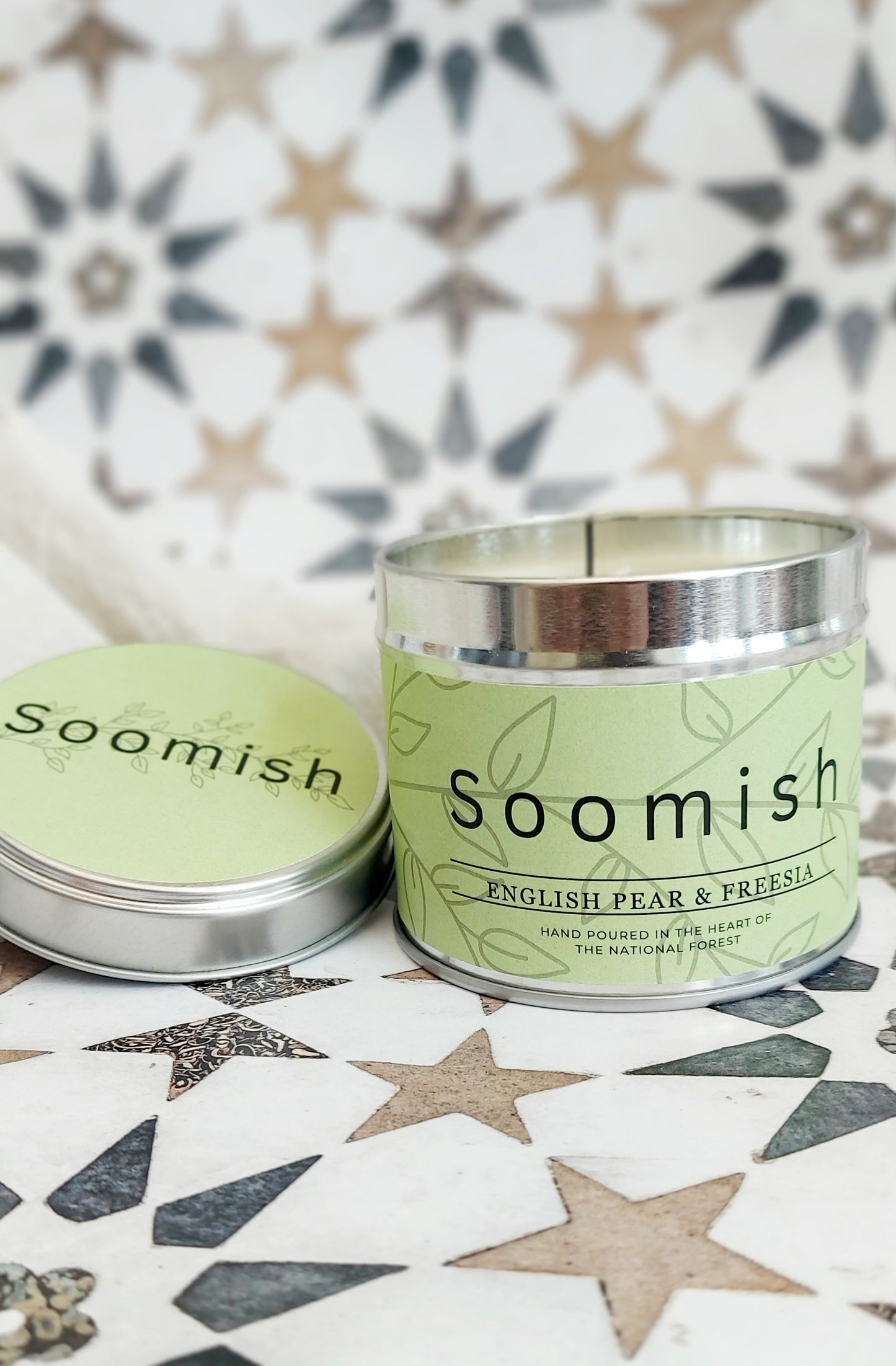 English Pear & Freesia Tin Candle