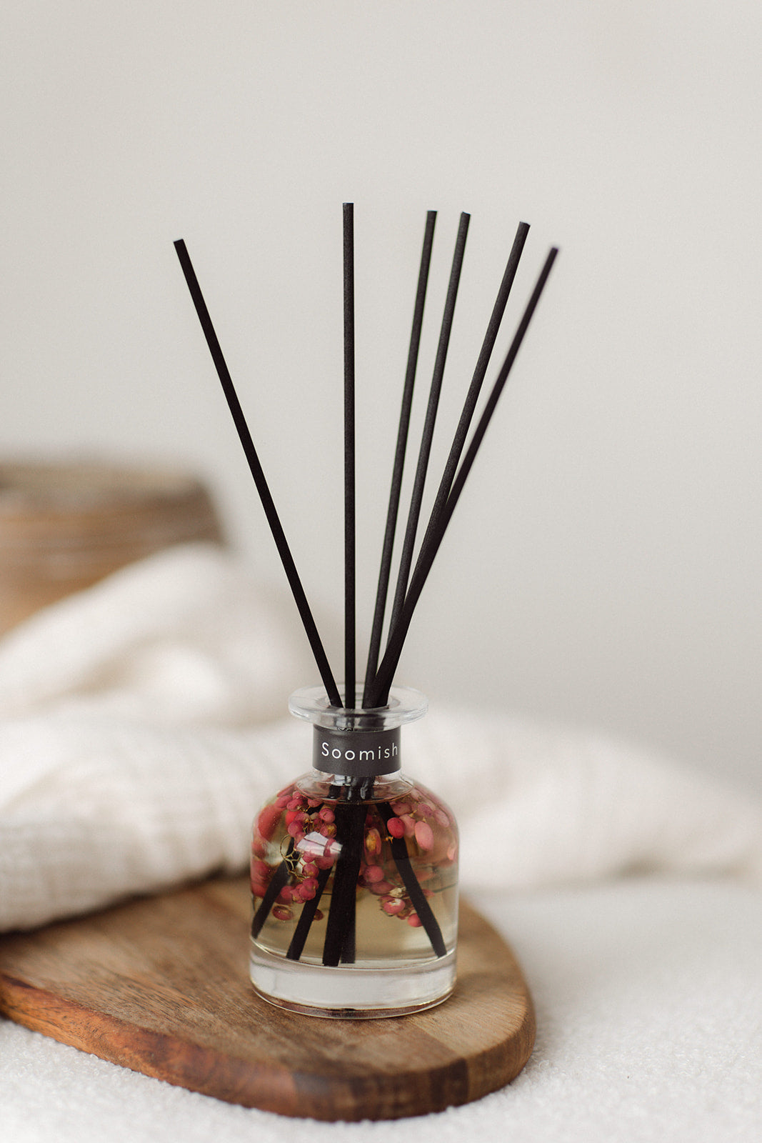 Rich Rhubarb & Ripe Fruits Botanical Reed Diffuser